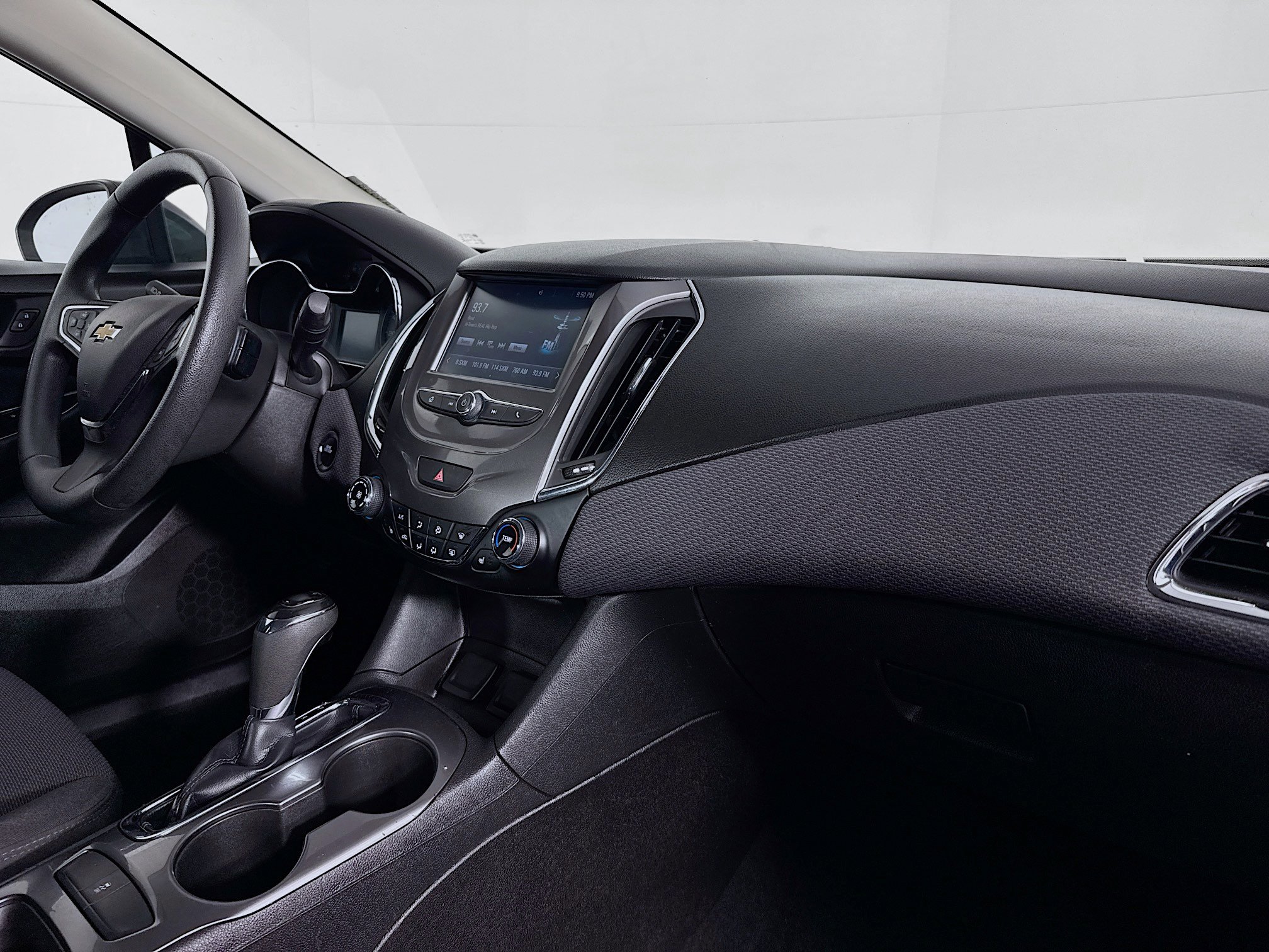 Used 2017 Chevrolet Cruze LT w/ Convenience Package image 29