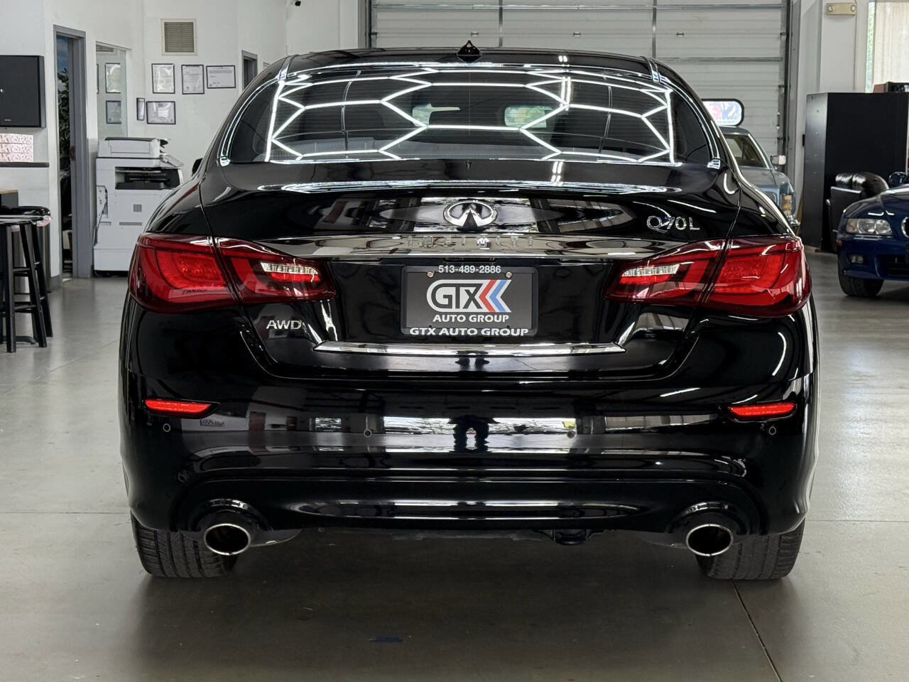 Used 2018 INFINITI Q70 L 3.7 w/ Sensory Package AWD/4WD image 3