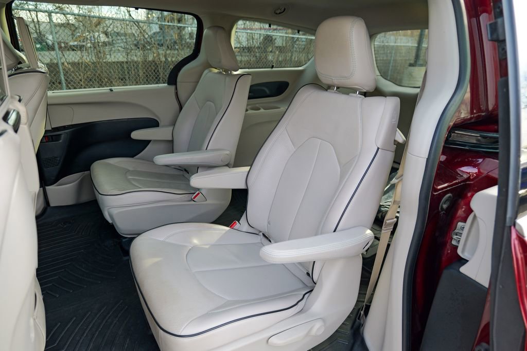 Used 2018 Chrysler Pacifica Limited w/ Advanced Safetytec Group image 27