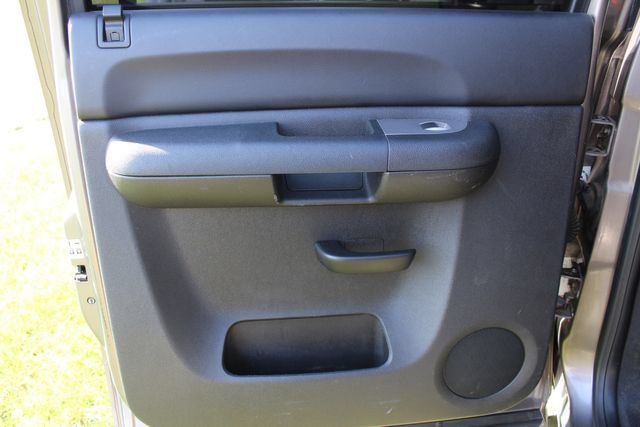 Used 2011 Chevrolet Silverado 2500 LT w/ Interior Plus Package AWD/4WD image 22