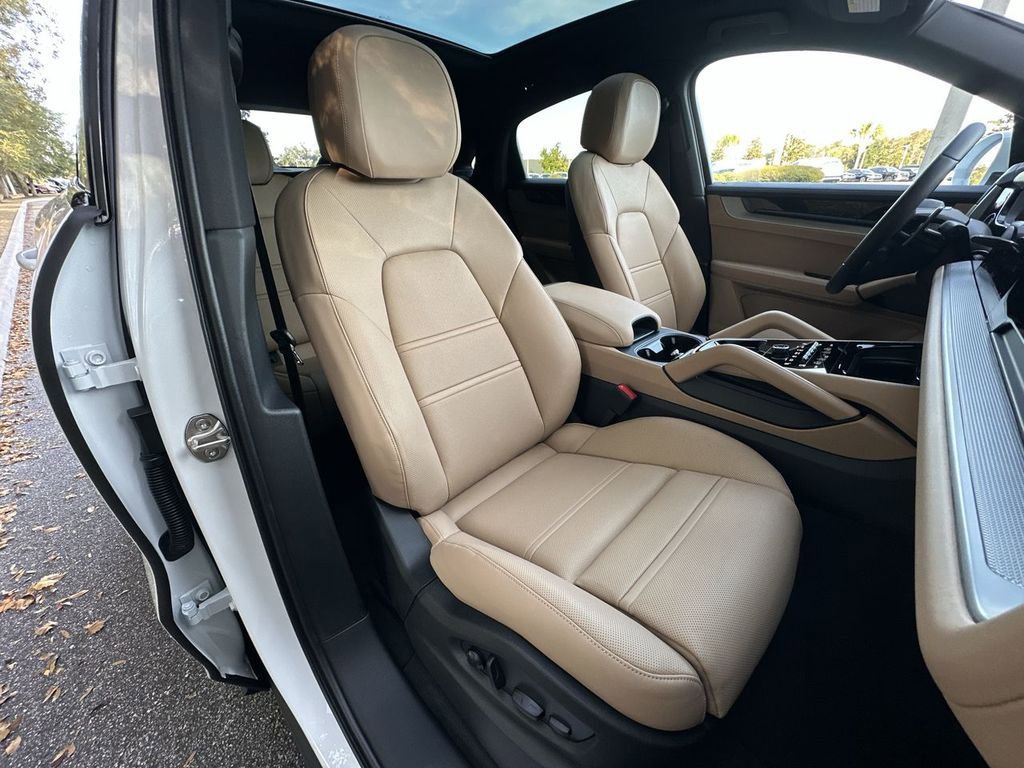 Used 2026 Porsche Cayenne Coupe AWD/4WD image 21