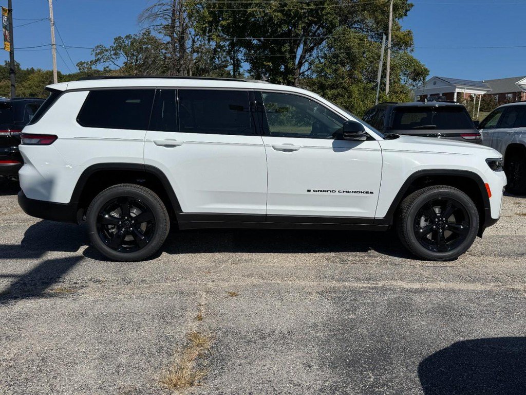 New 2027 Jeep Grand Cherokee L Limited AWD/4WD image 2
