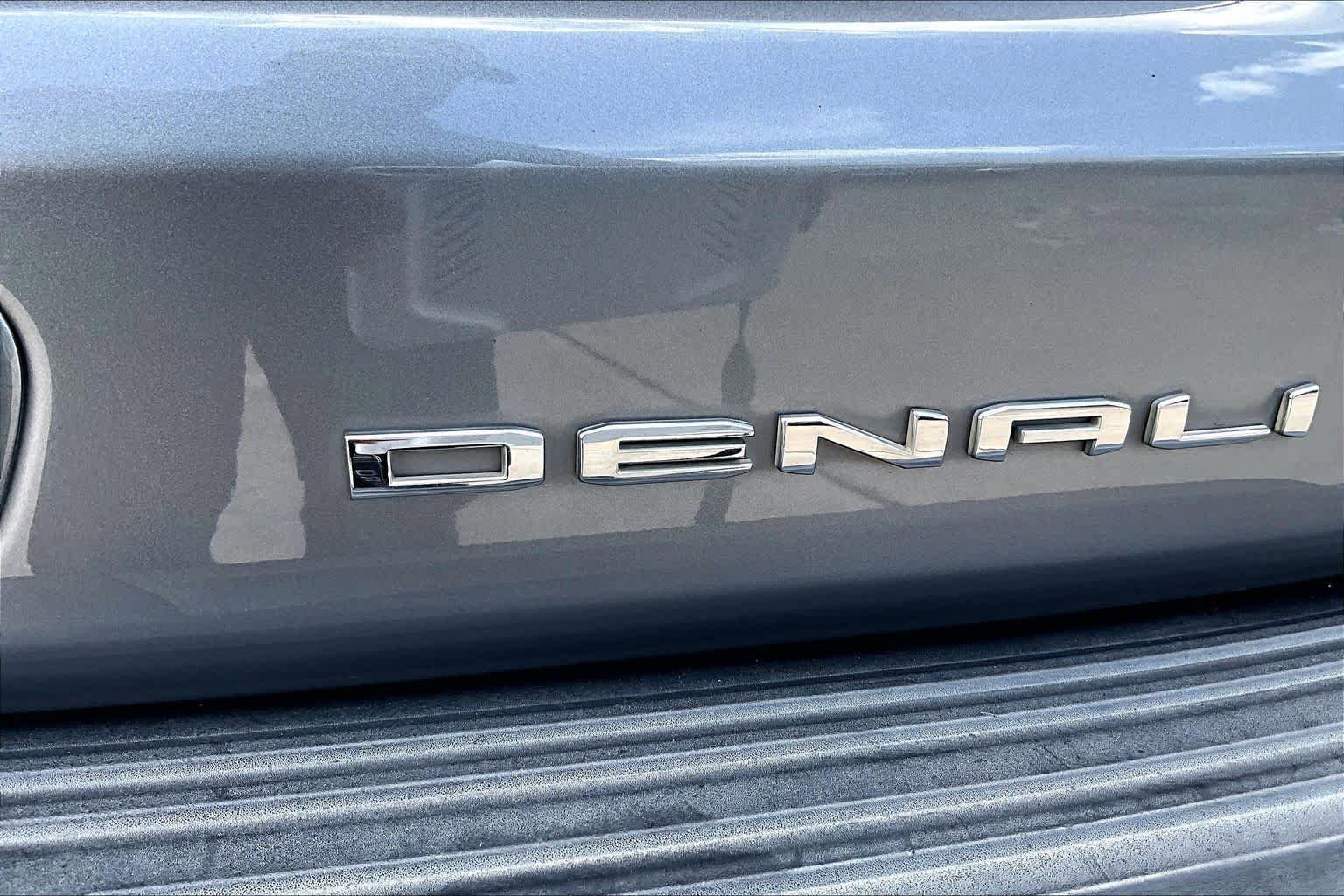 Used 2021 GMC Yukon XL Denali w/ Denali Premium Package RWD image 10