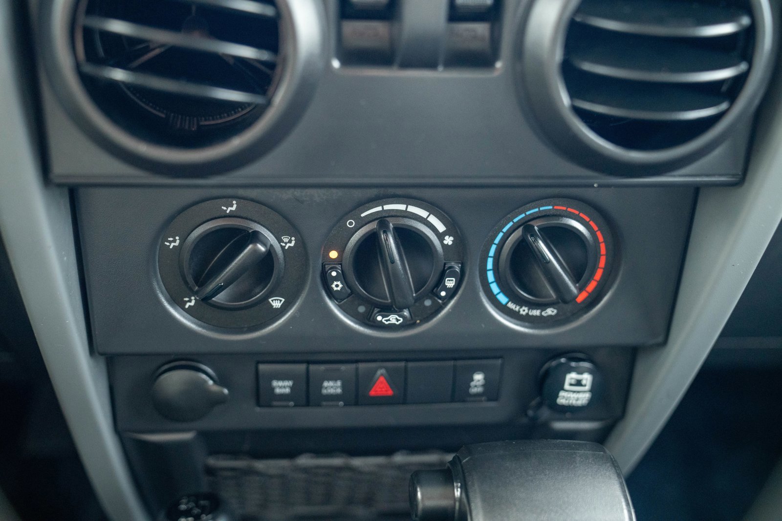 Used 2010 Jeep Wrangler Rubicon w/ PWR Convenience Group AWD/4WD image 17