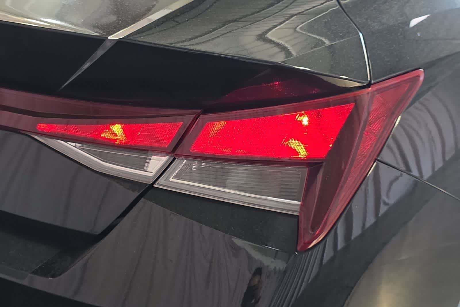 Used 2023 Hyundai Elantra SEL w/ Convenience Package FWD image 13