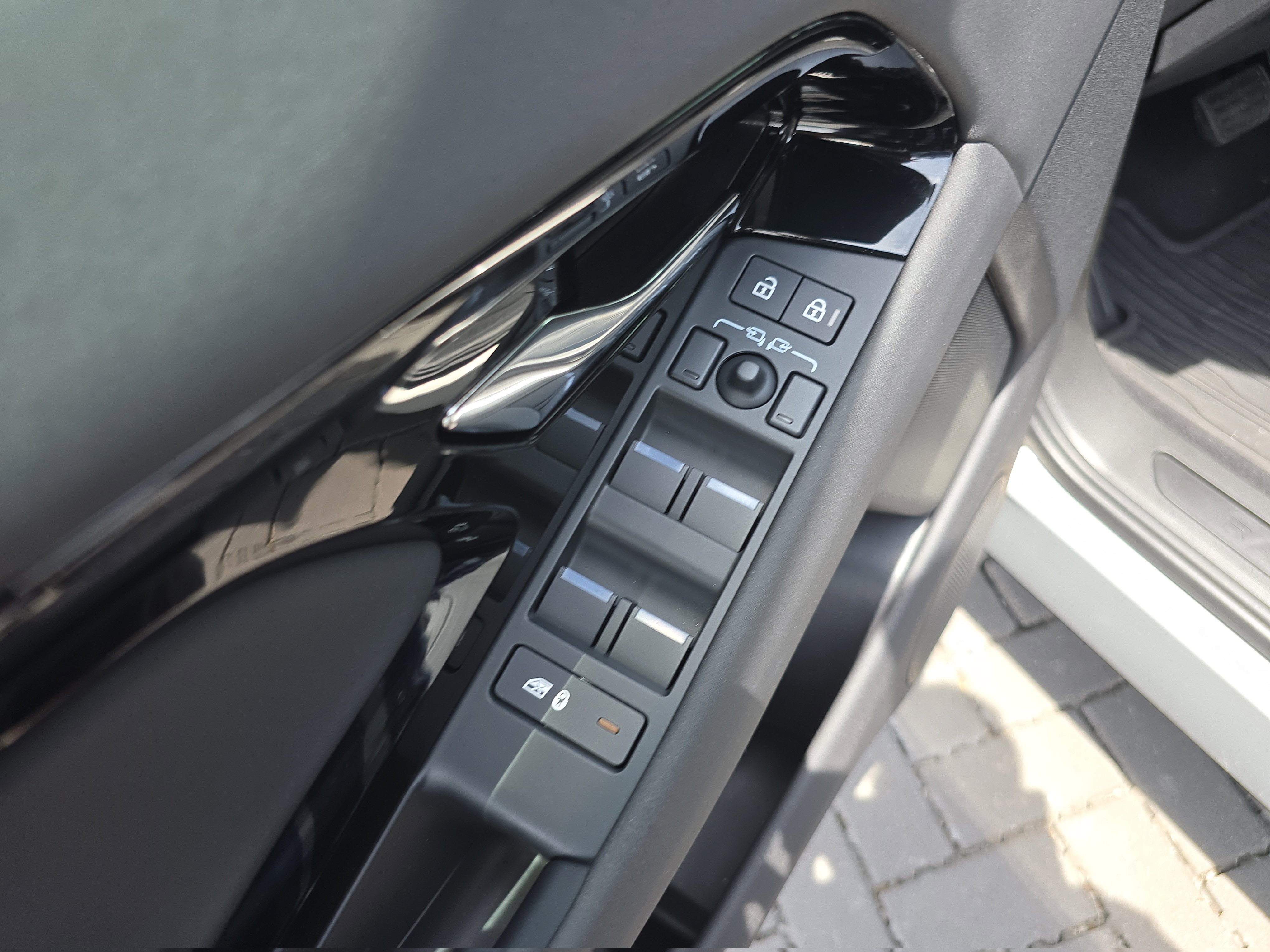 Certified 2025 Land Rover Range Rover Evoque S AWD/4WD image 20