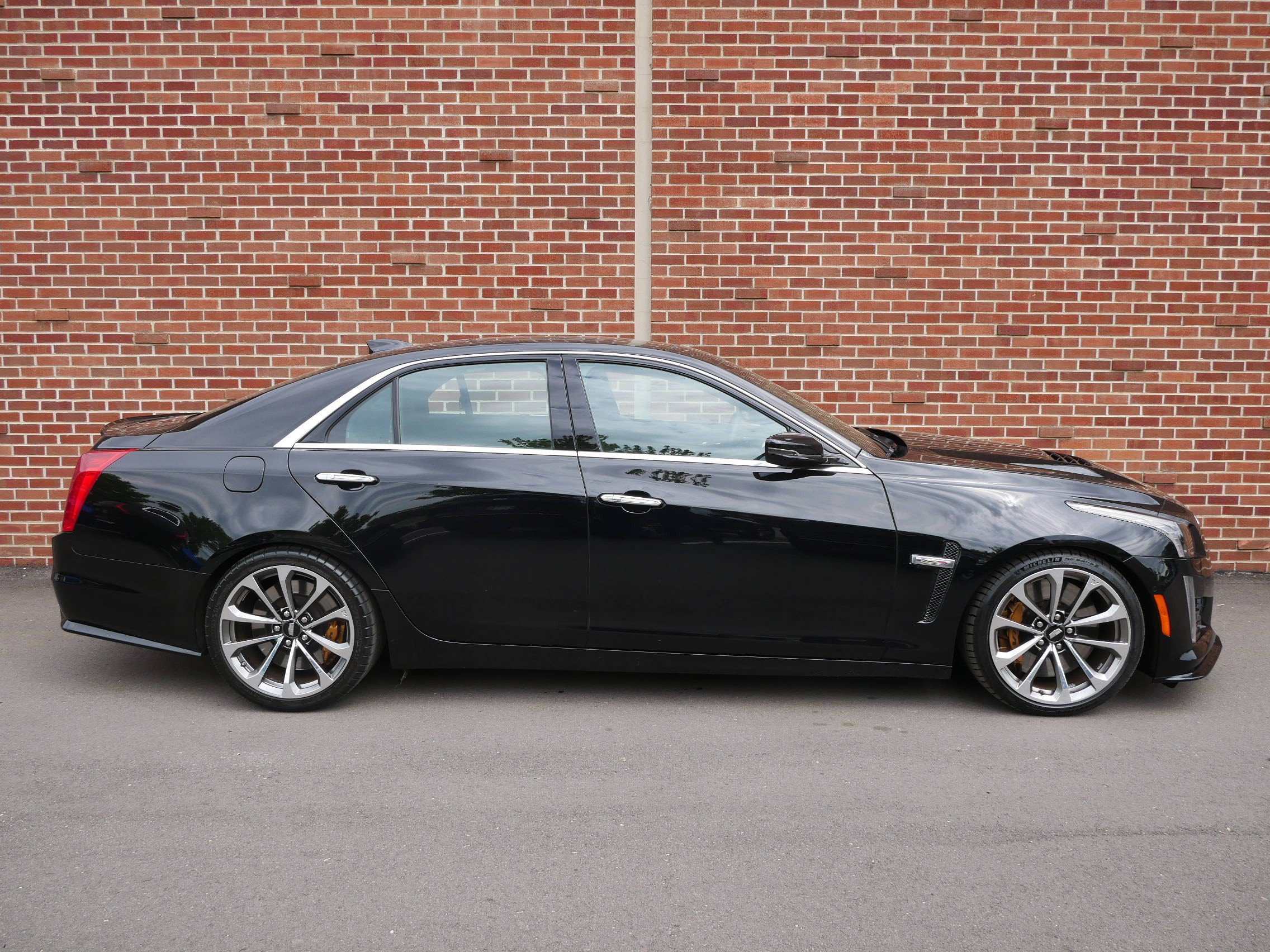 Used 2016 Cadillac CTS V w/ Luxury Package RWD image 26