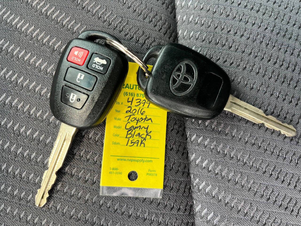 Used 2016 Toyota Camry LE FWD image 11
