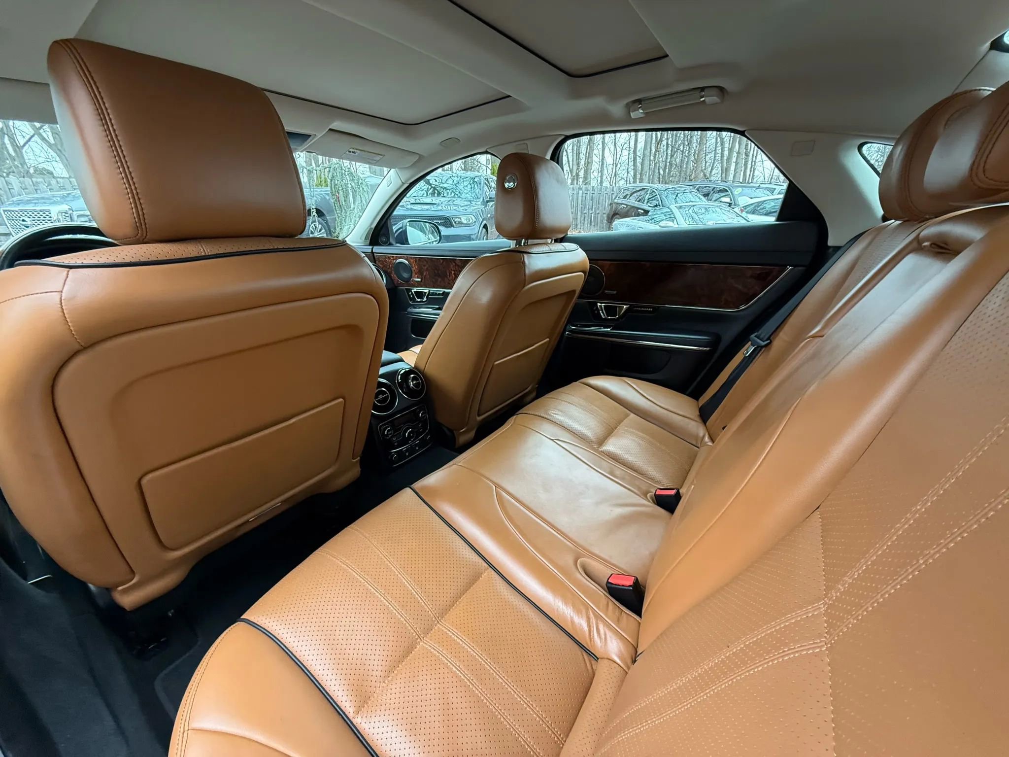 Used 2016 Jaguar XJ R-Sport image 18