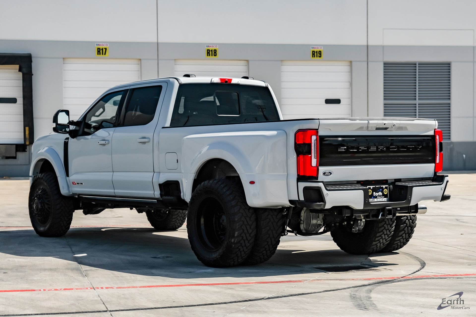 Used 2026 Ford F450 Platinum w/ FX4 Off-Road Package AWD/4WD image 14