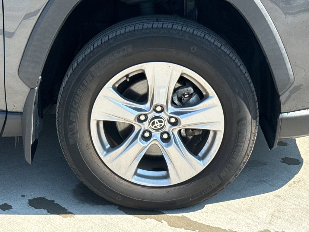 Used 2024 Toyota RAV4 XLE FWD image 11
