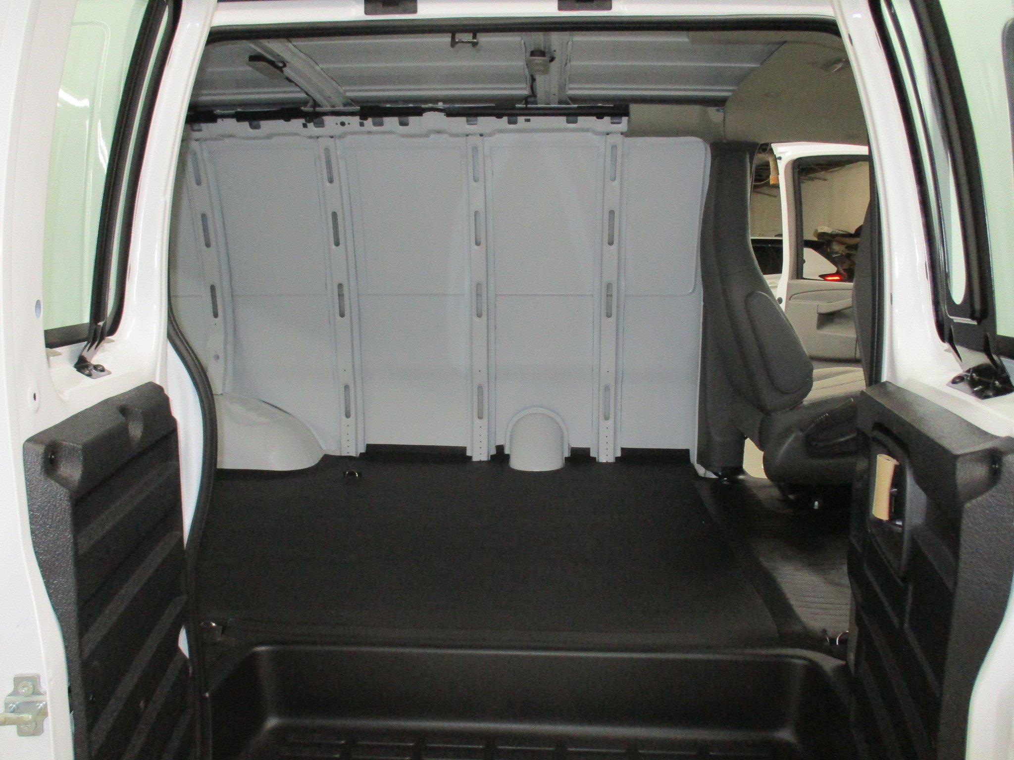 New 2025 GMC Savana 3500 image 27