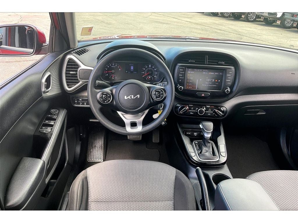 Used 2022 Kia Soul LX w/ Technology Package FWD image 5