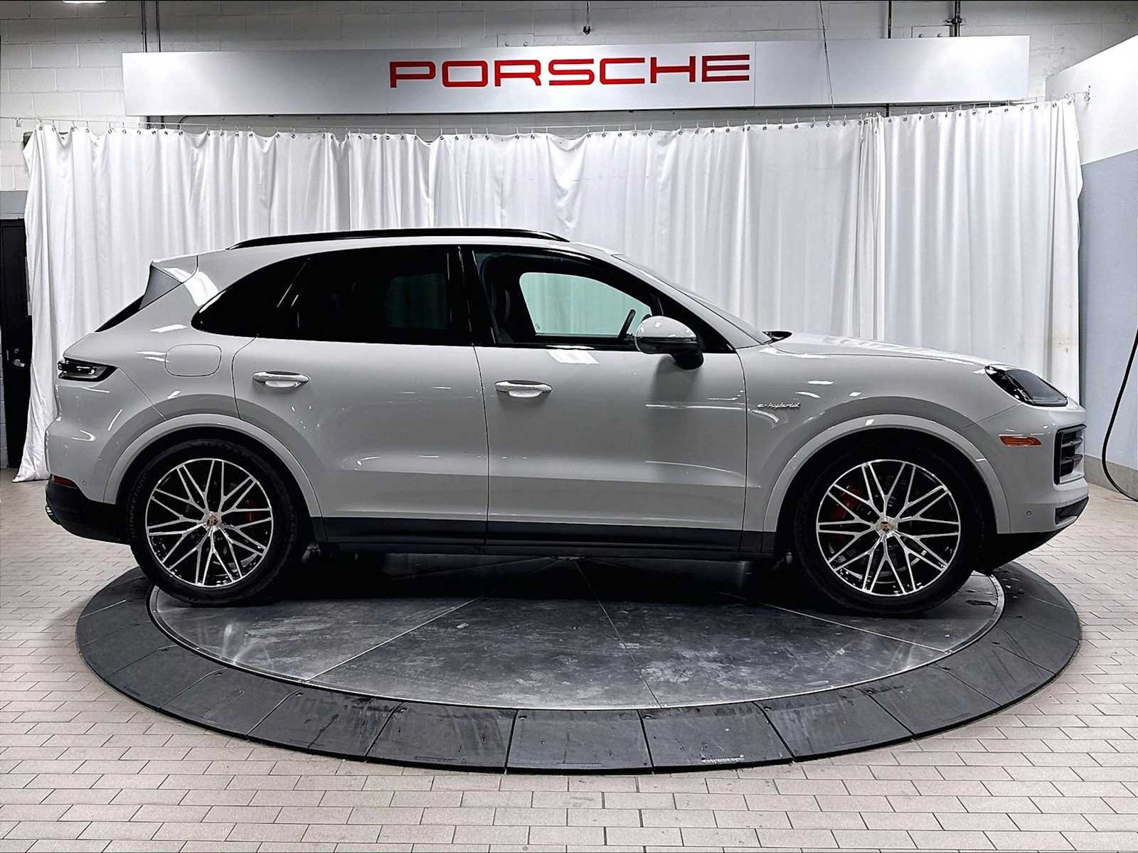 Used 2026 Porsche Cayenne S AWD/4WD image 11