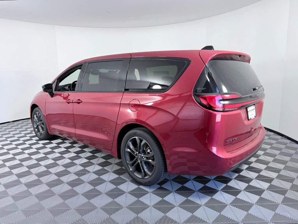 New 2026 Chrysler Pacifica Select image 5