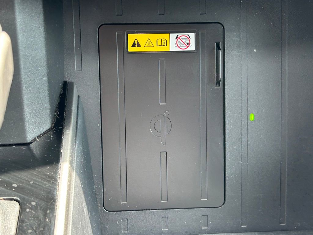 Used 2023 Toyota Tundra Limited w/ Power Package image 32