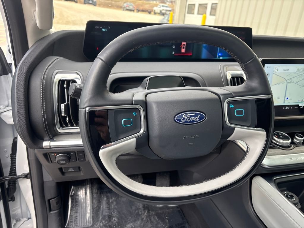 Used 2025 Ford Expedition Max Platinum w/ Driver's Package image 16