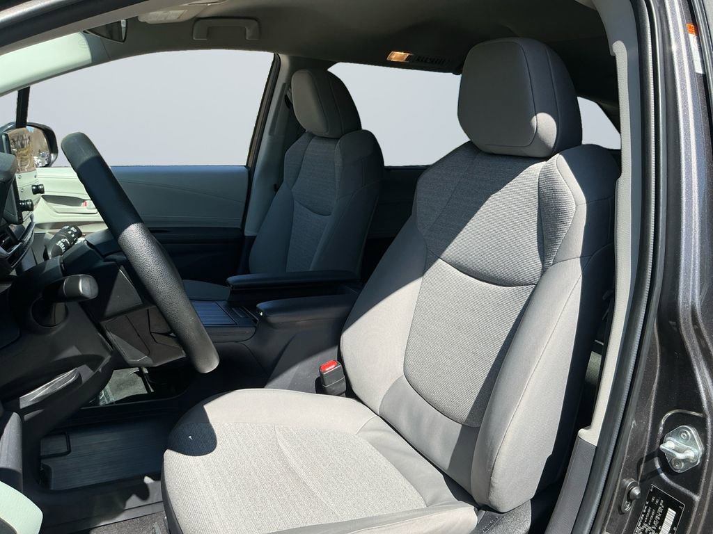 Used 2024 Toyota Sienna LE image 10