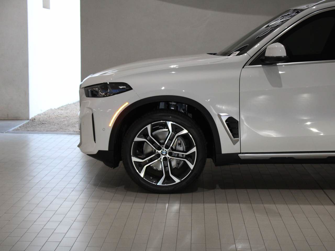 Used 2026 BMW X5 sDrive40i w/ Premium Package RWD image 4