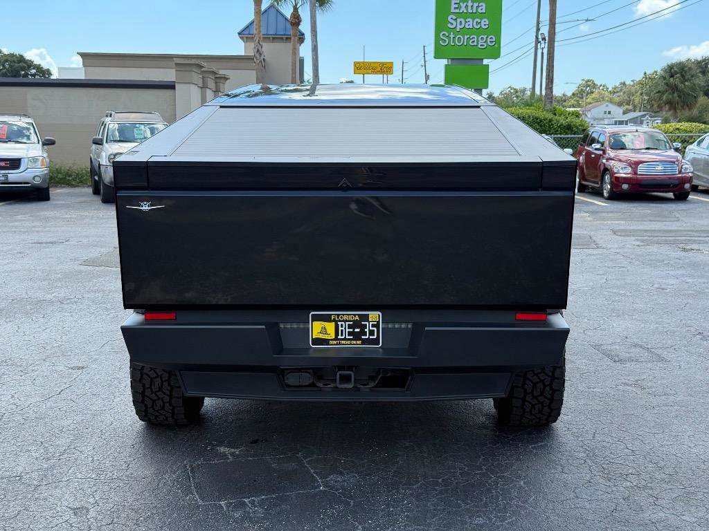 Used 2024 Tesla Cybertruck AWD Crew Cab image 4