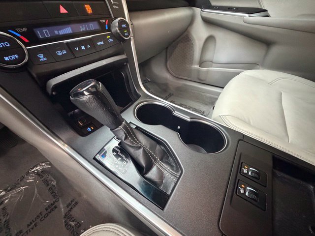 Used 2016 Toyota Camry XLE w/ Moonroof Package FWD image 26
