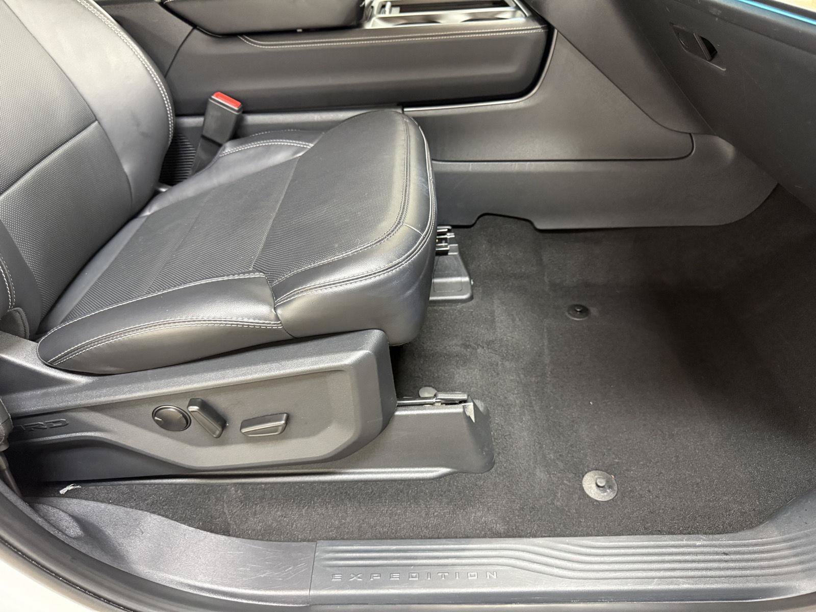 Used 2025 Ford Expedition Max Platinum AWD/4WD image 35