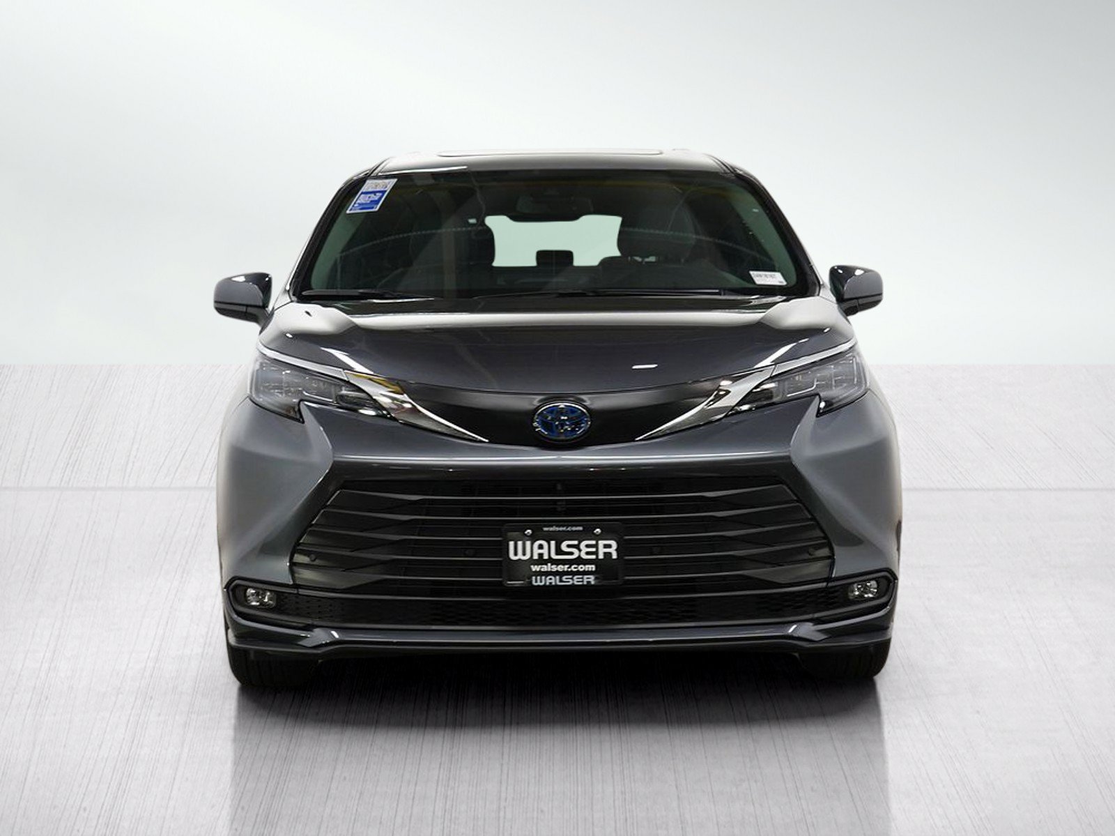 Used 2025 Toyota Sienna XLE AWD/4WD image 9