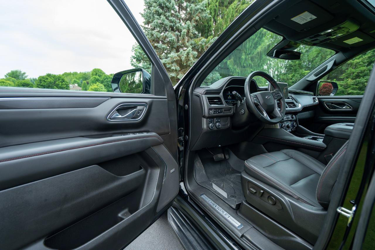 Used 2023 Chevrolet Suburban RST w/ Luxury Package AWD/4WD image 12