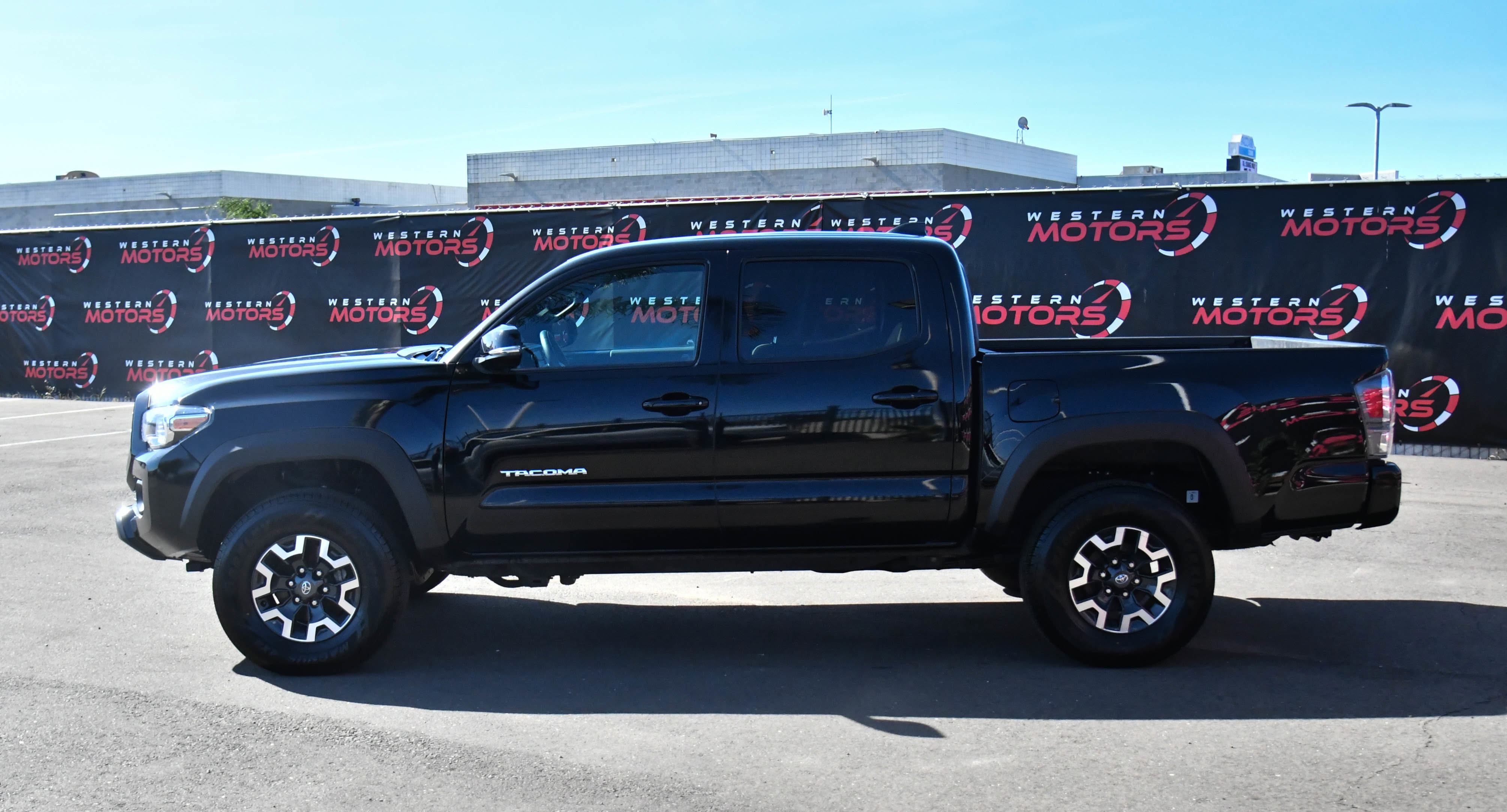 Used 2023 Toyota Tacoma TRD Off-Road w/ Technology Package AWD/4WD image 4