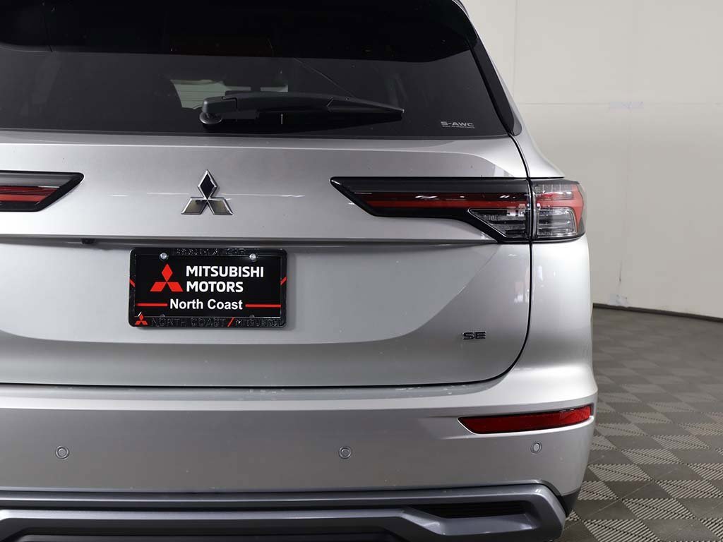 New 2025 Mitsubishi Outlander SE image 19