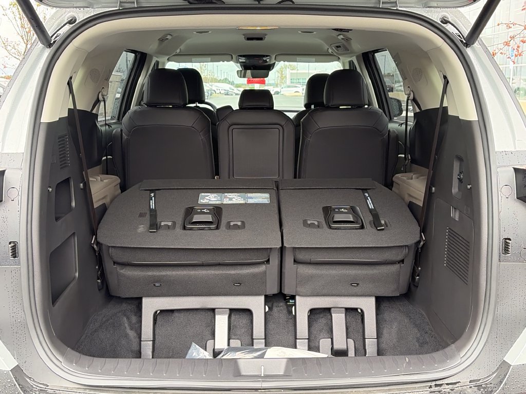New 2027 Kia Carnival EX FWD image 7