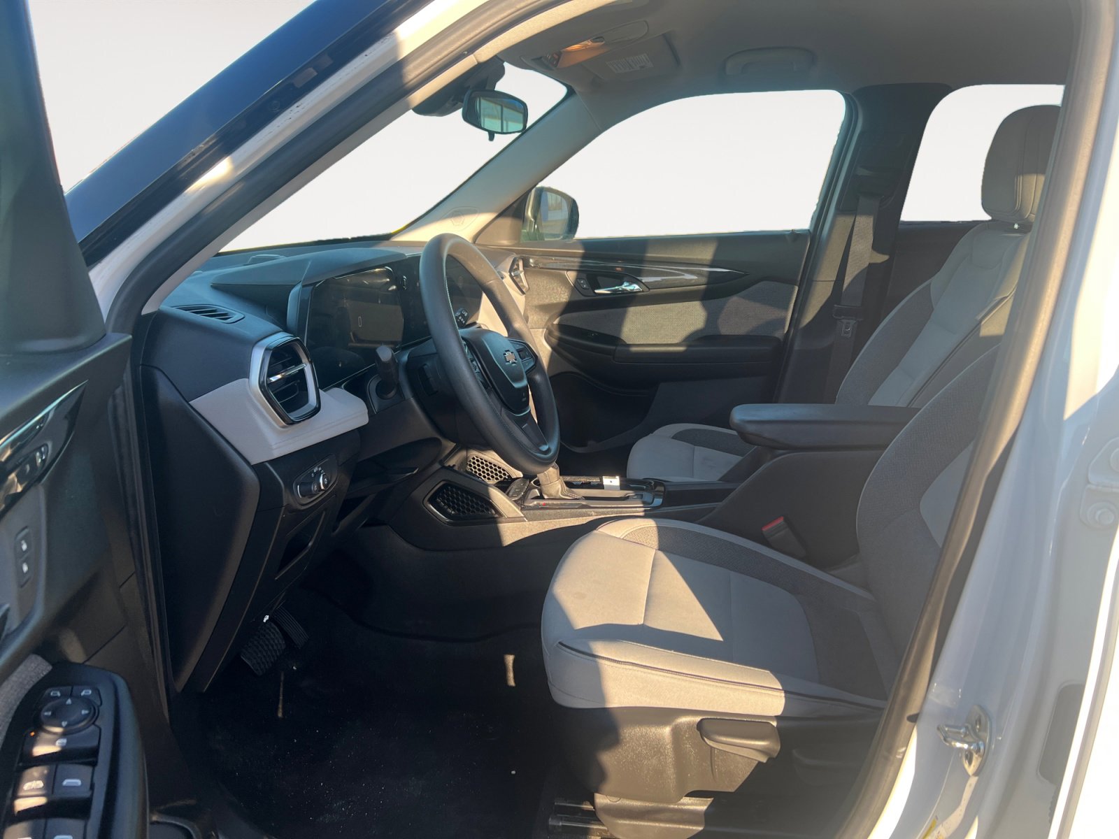 Used 2024 Chevrolet TrailBlazer LS w/ LS Convenience Package image 9