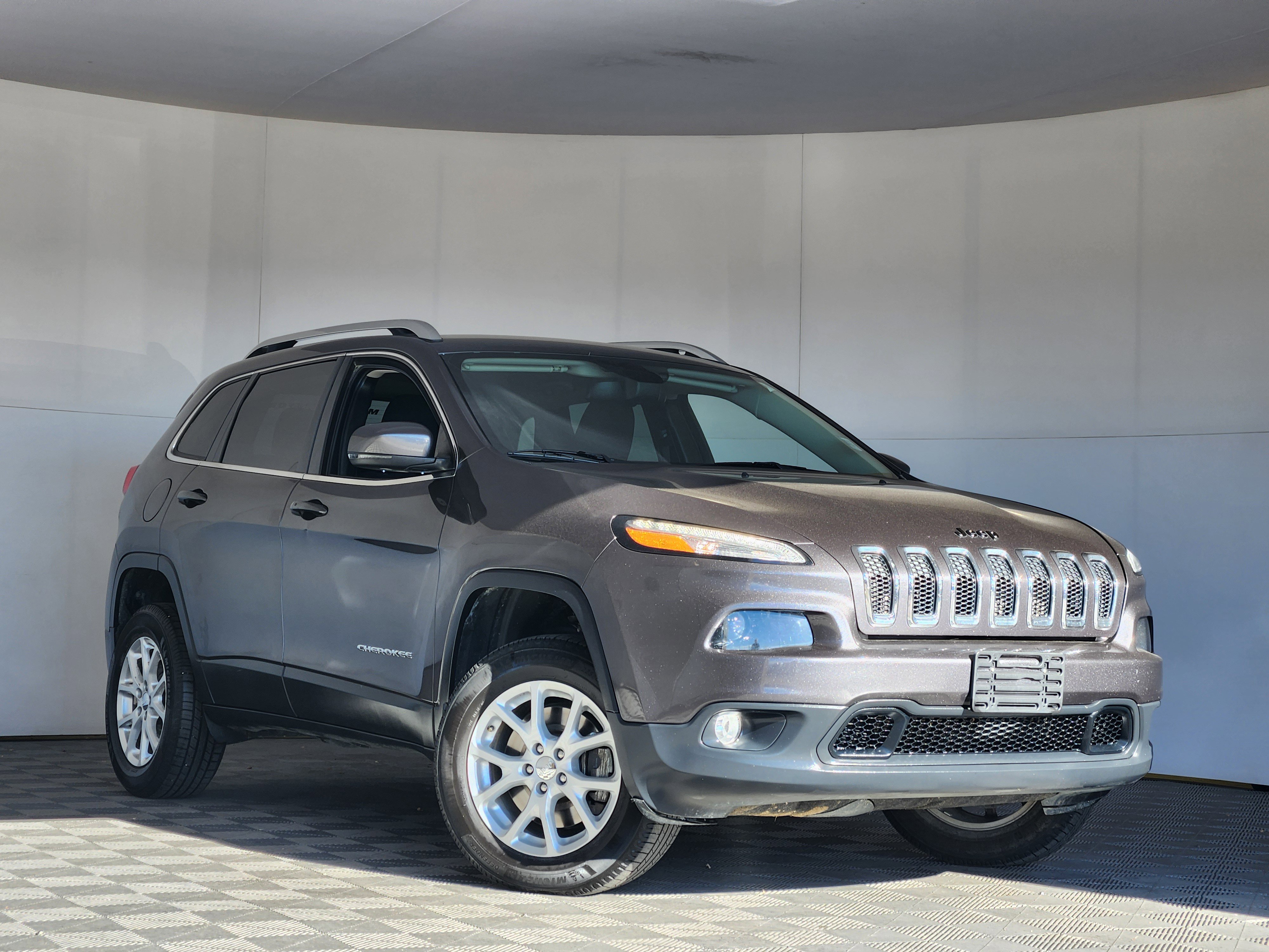 Used 2017 Jeep Cherokee Latitude w/ Comfort/Convenience Group