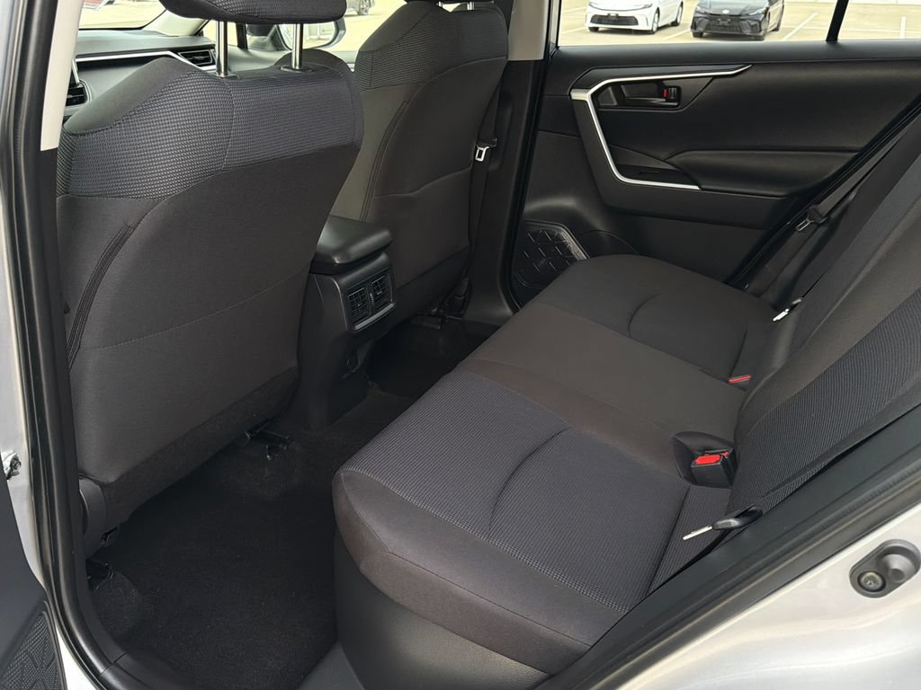 Used 2025 Toyota RAV4 LE AWD/4WD image 16