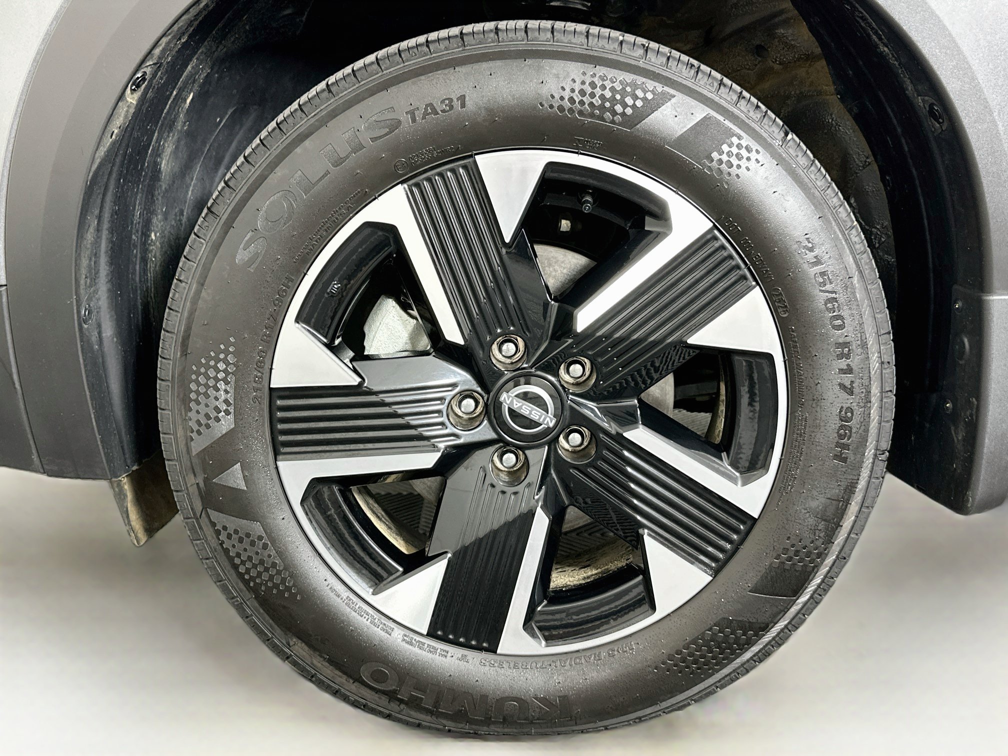 Used 2026 Nissan Kicks SR FWD image 11