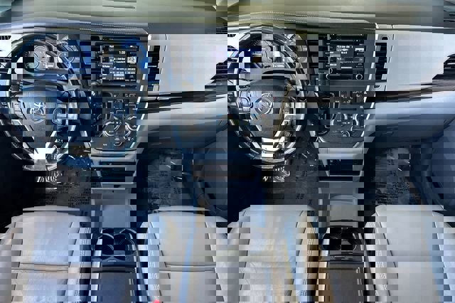 Used 2018 Toyota Sienna XLE FWD image 15