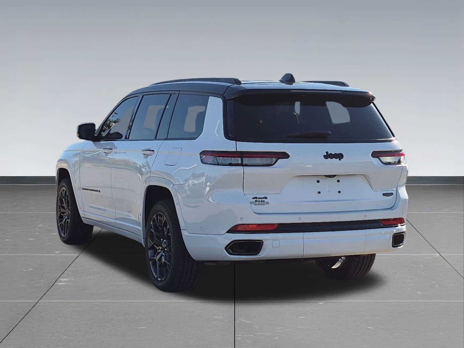 Used 2025 Jeep Grand Cherokee L Summit w/ Obsidian Package AWD/4WD image 4