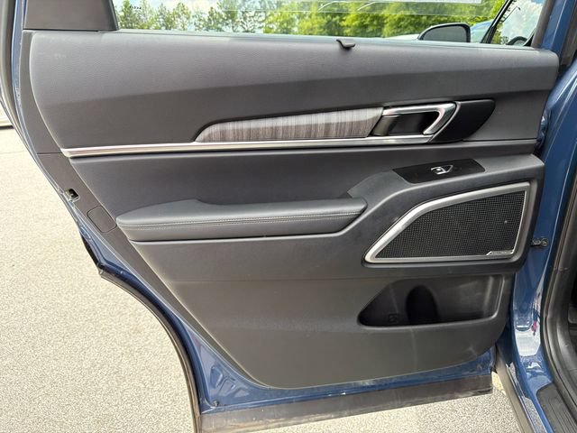 Used 2025 Kia Telluride EX w/ EX Captain's Chair Package FWD image 22