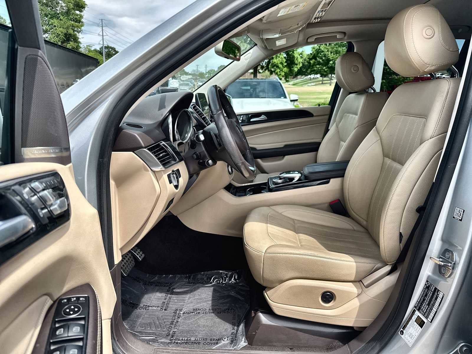Used 2019 Mercedes-Benz GLE 400 4MATIC image 2