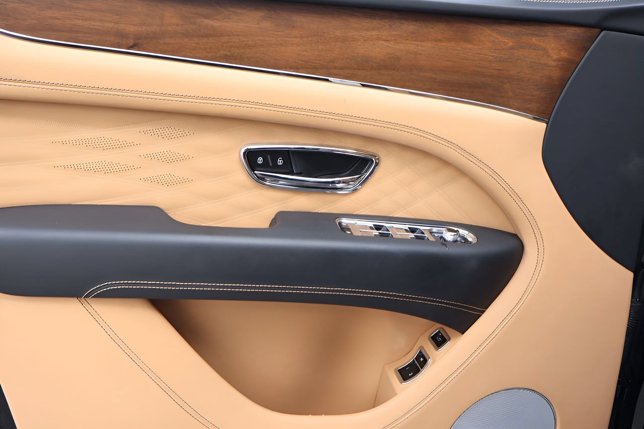 Certified 2024 Bentley Bentayga Extended Wheelbase AWD/4WD image 12