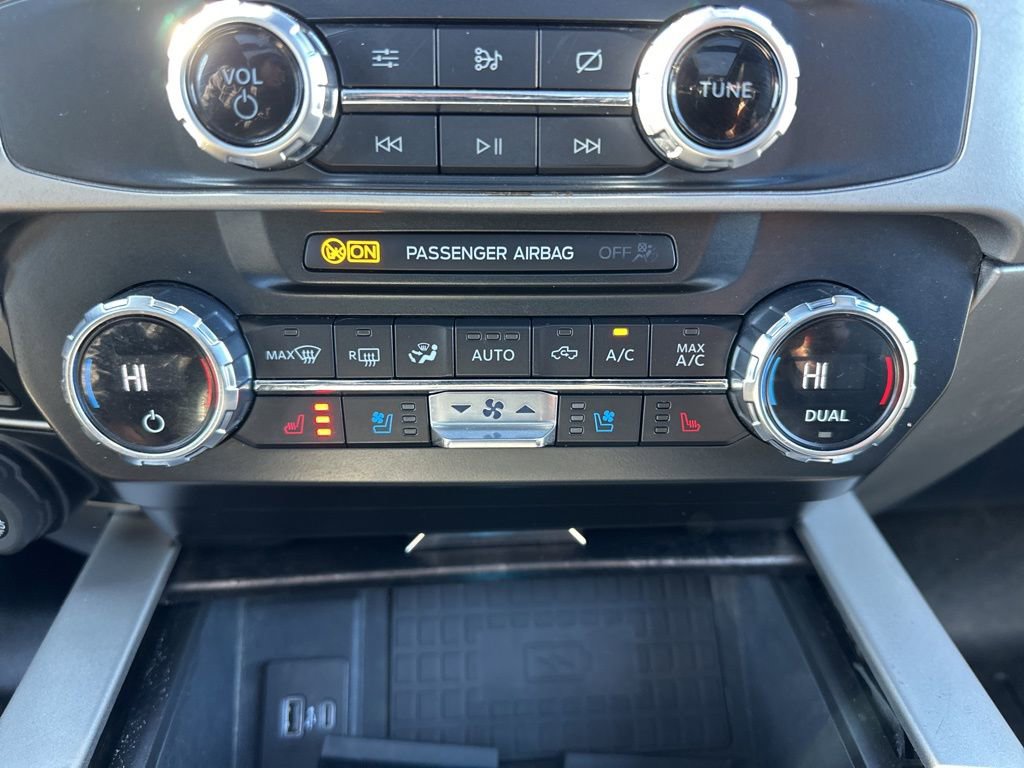 Used 2022 Ford F250 Lariat w/ Black Appearance Package image 20