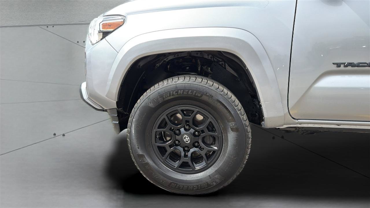 Used 2020 Toyota Tacoma SR5 w/ Blackout Package AWD/4WD image 32