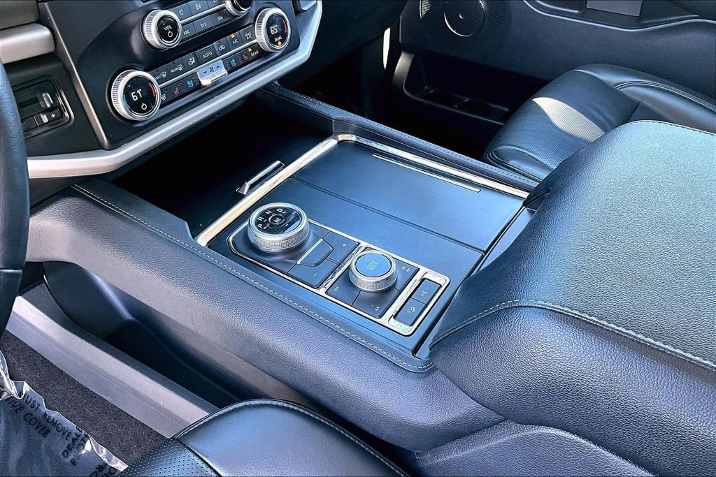 Used 2023 Ford Expedition XLT image 16