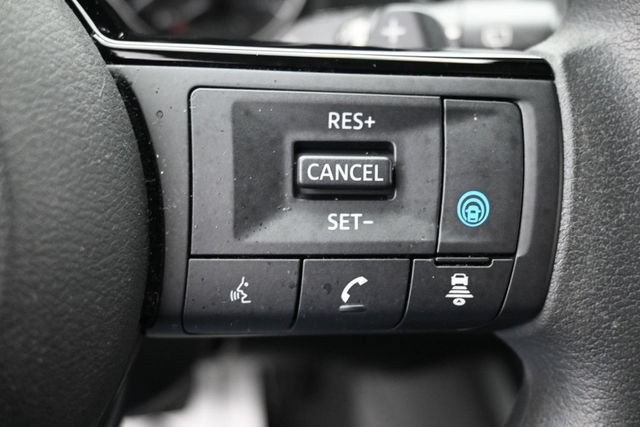 Used 2023 Nissan Rogue SV AWD/4WD image 17