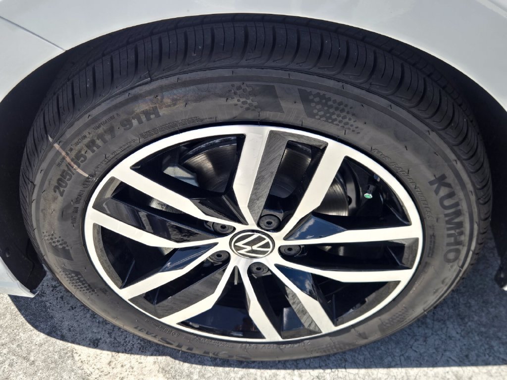 New 2027 Volkswagen Jetta SE FWD image 6