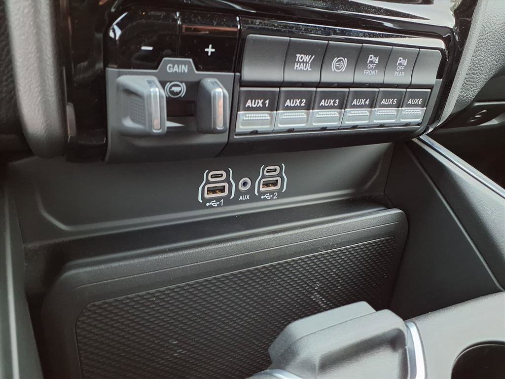 Used 2025 RAM 3500 Big Horn image 6