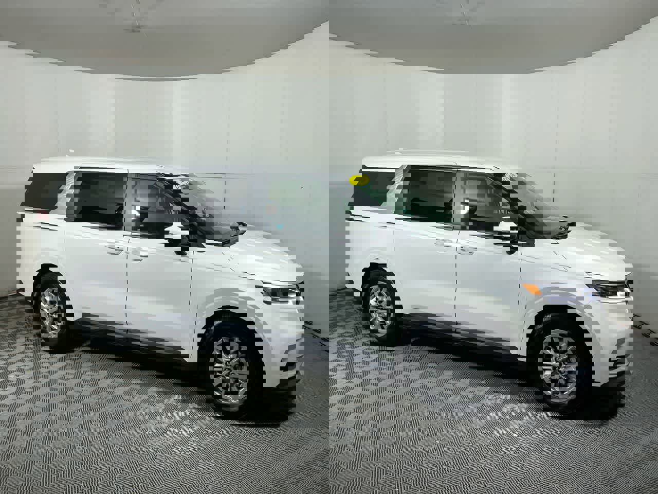 Used 2024 Kia Carnival LX image 15