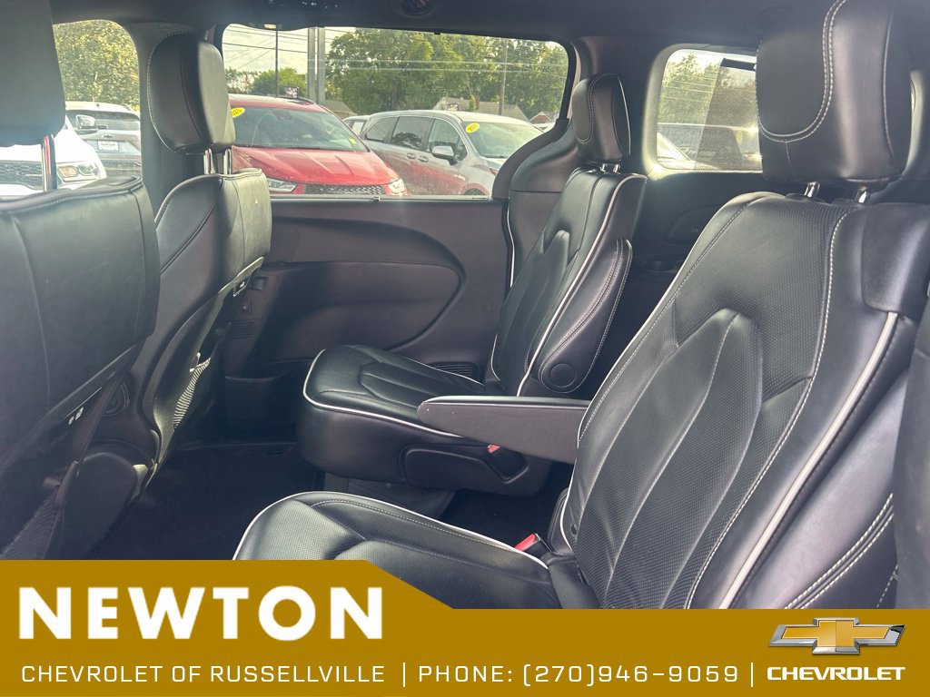 Used 2025 Chrysler Pacifica Limited FWD image 10