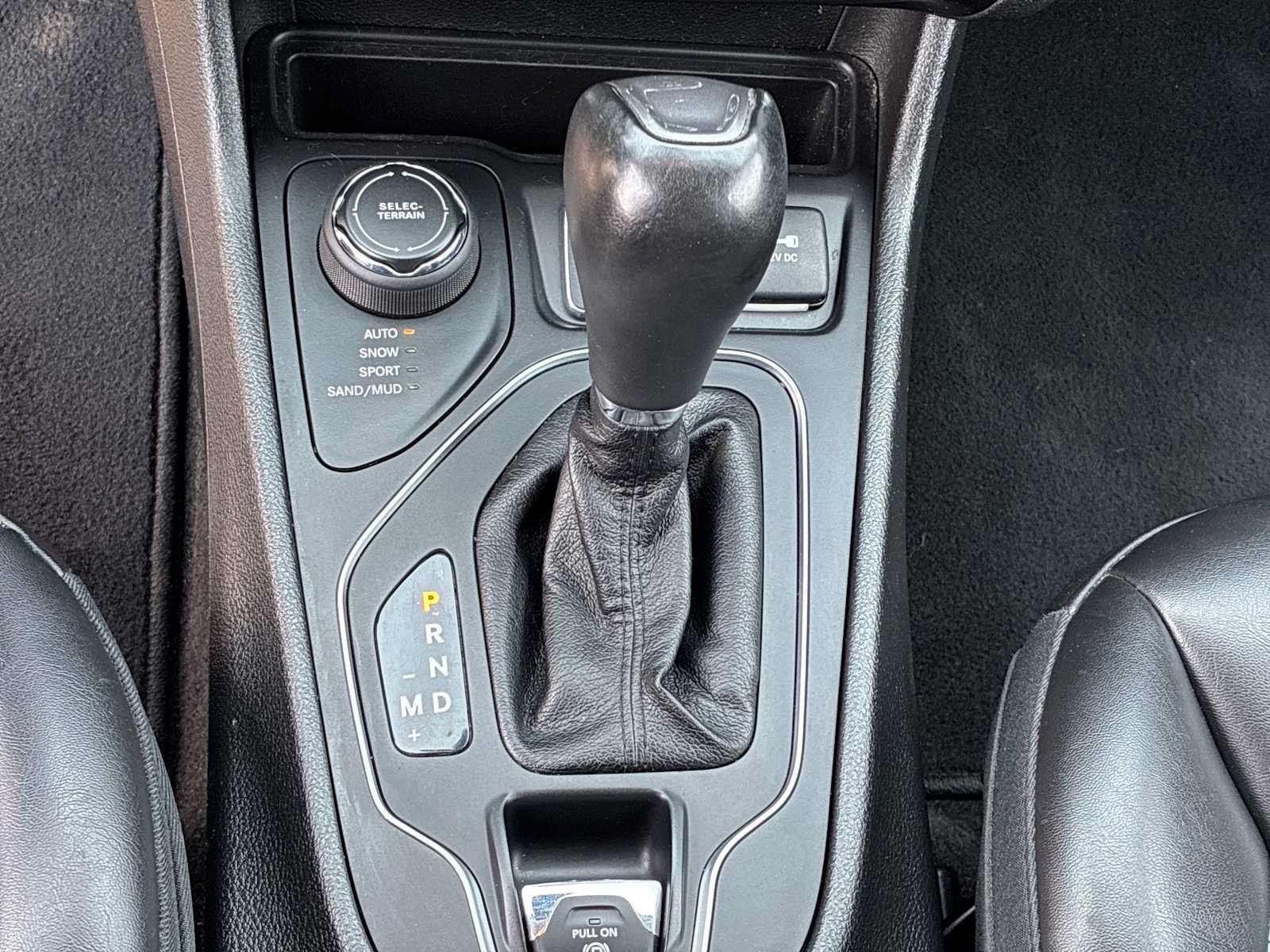 Used 2019 Jeep Cherokee Latitude Plus AWD/4WD image 20