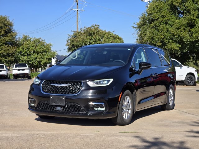 Certified 2024 Chrysler Pacifica Touring-L FWD image 3